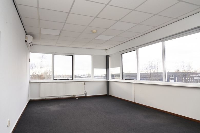 BedrijfsruimteaanPlatinastraat 100<br/> inZoetermeer BedrijfsruimteaanPlatinastraat 100<br/> inZoetermeer