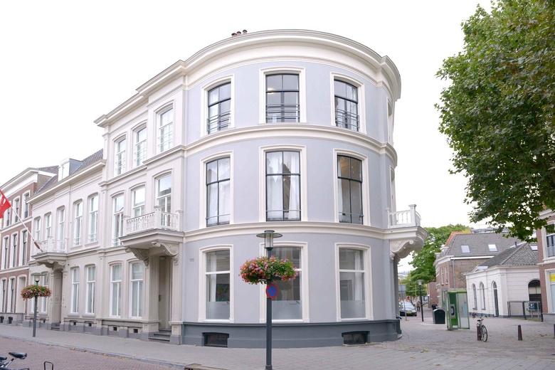 Bekijk foto 1 van Geert Grootestraat 1 Bekijk foto 1 van Geert Grootestraat 1