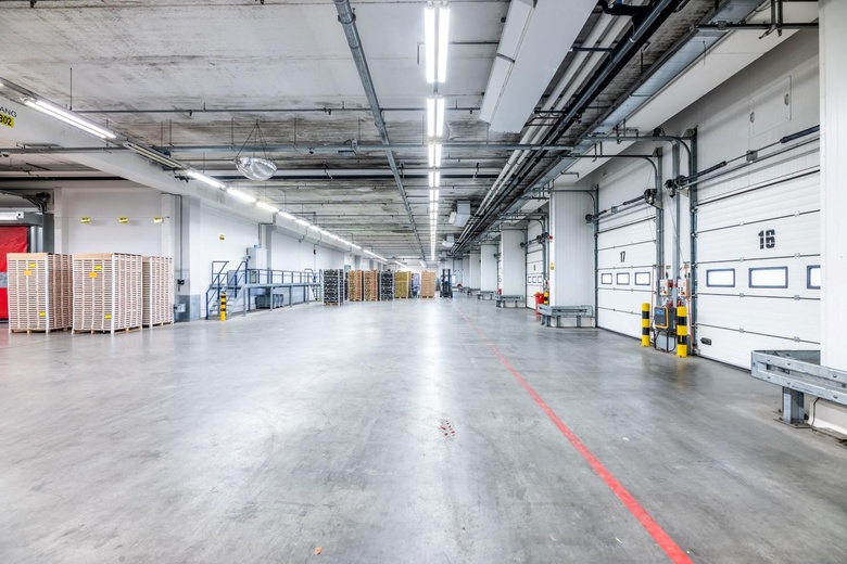 BedrijfsruimteaanSpoorlaan 12<br/> inBarendrecht BedrijfsruimteaanSpoorlaan 12<br/> inBarendrecht