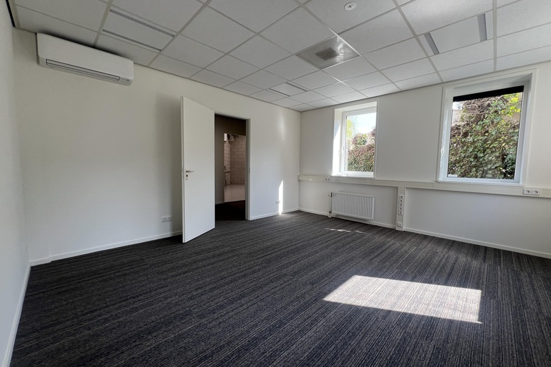 BedrijfsruimteaanAmbachtsstraat 6<br/> inZuid-Beijerland