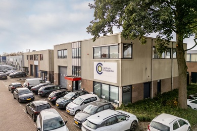 Bekijk foto 2 van Valkenierstraat 45