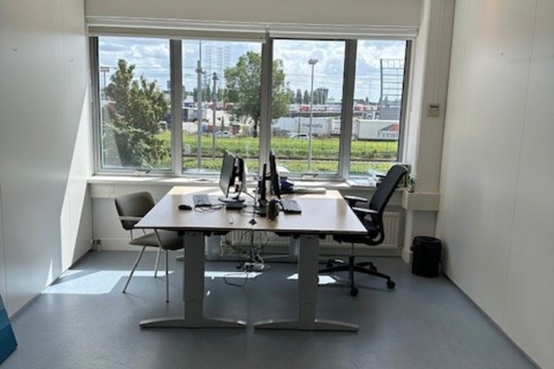 KantoorruimteaanBurgemeester Van Lierplein 1 3<br/> inVlaardingen KantoorruimteaanBurgemeester Van Lierplein 1 3<br/> inVlaardingen