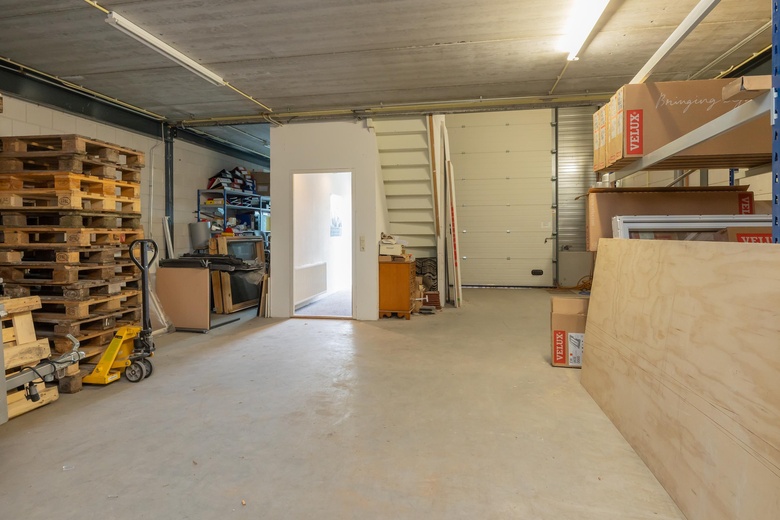 BedrijfsruimteaanAchthovenerweg 17 H<br/> inLeiderdorp