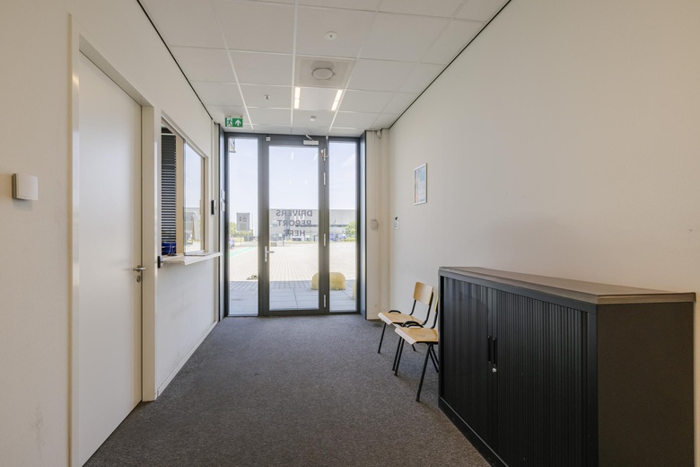 BedrijfsruimteaanWalravenlaan 9<br/> inSchiphol-Rijk BedrijfsruimteaanWalravenlaan 9<br/> inSchiphol-Rijk