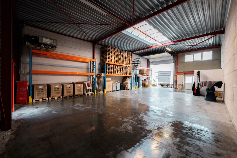 BedrijfsruimteaanEinsteinweg 19 b<br/> inHellevoetsluis