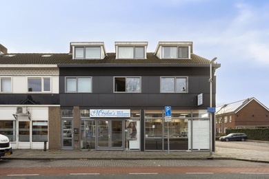 Bekijk foto 2 van Burgemeester van Houtplein 45