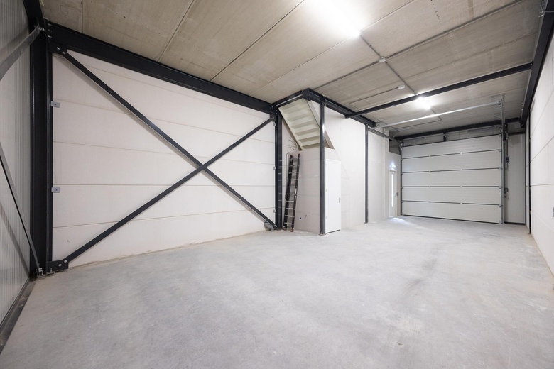 BedrijfsruimteaanKabelweg 45<br/> inRoelofarendsveen BedrijfsruimteaanKabelweg 45<br/> inRoelofarendsveen