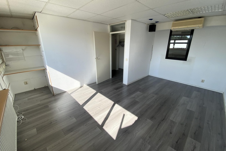 BedrijfsruimteaanJosephine Bakerstraat 8<br/> inAlmere BedrijfsruimteaanJosephine Bakerstraat 8<br/> inAlmere