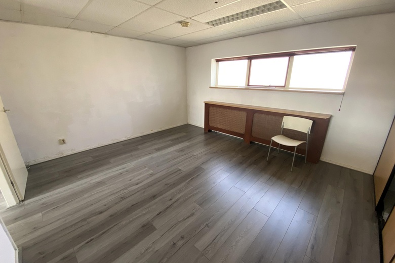 BedrijfsruimteaanJosephine Bakerstraat 8<br/> inAlmere BedrijfsruimteaanJosephine Bakerstraat 8<br/> inAlmere