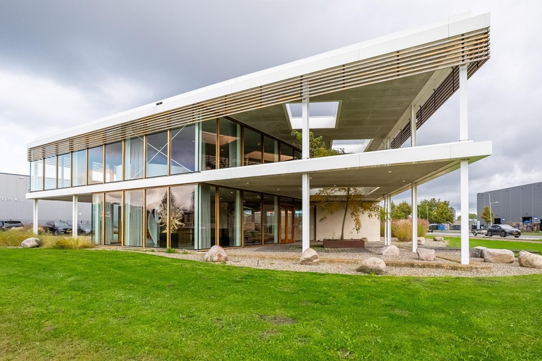 BedrijfsruimteaanRientjesoven 20<br/> inBorne BedrijfsruimteaanRientjesoven 20<br/> inBorne