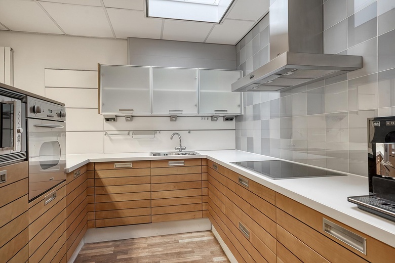 KantoorruimteaanLuzernestraat 37 A<br/> inNieuw-Vennep