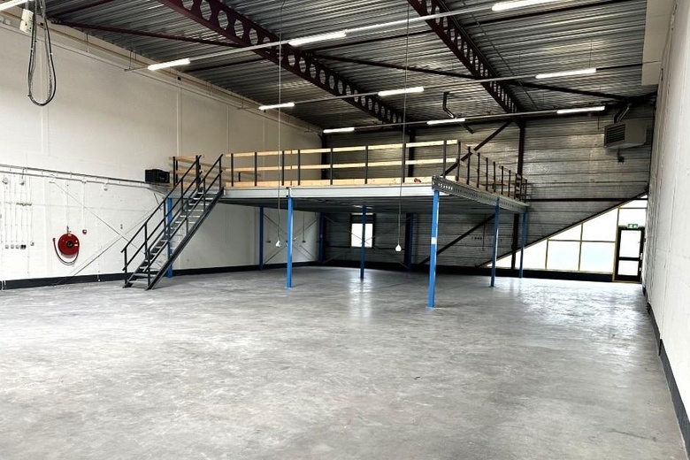BedrijfsruimteaanParellaan 24<br/> inHoofddorp BedrijfsruimteaanParellaan 24<br/> inHoofddorp