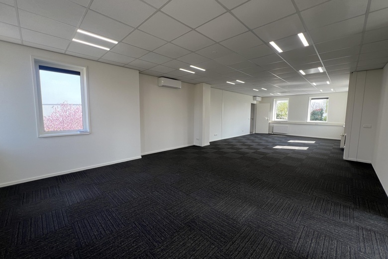 BedrijfsruimteaanAmbachtsstraat 6<br/> inZuid-Beijerland