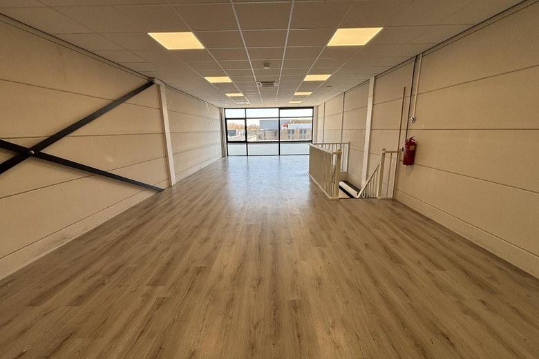 BedrijfsruimteaanIndustrieweg 4<br/> inZoetermeer