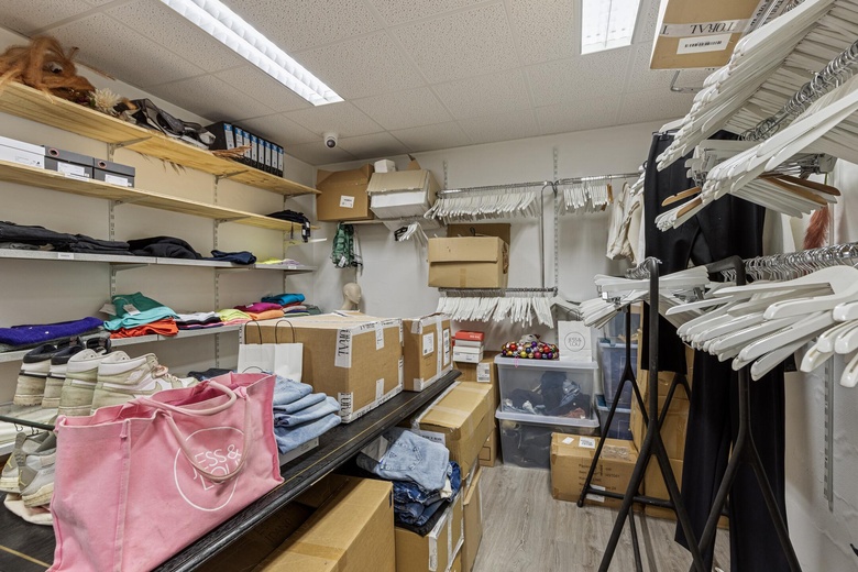 WinkelruimteaanRaadhuisstraat 108<br/> inHoogerheide WinkelruimteaanRaadhuisstraat 108<br/> inHoogerheide