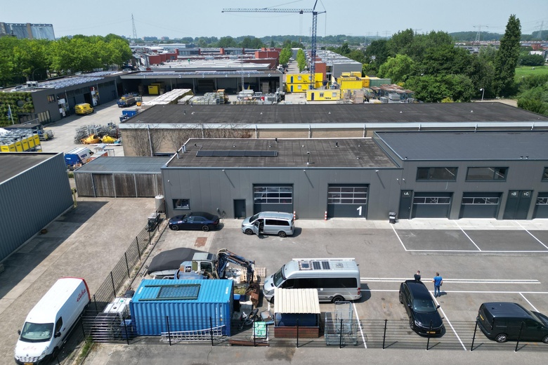 Bekijk foto 1 van Matena 1