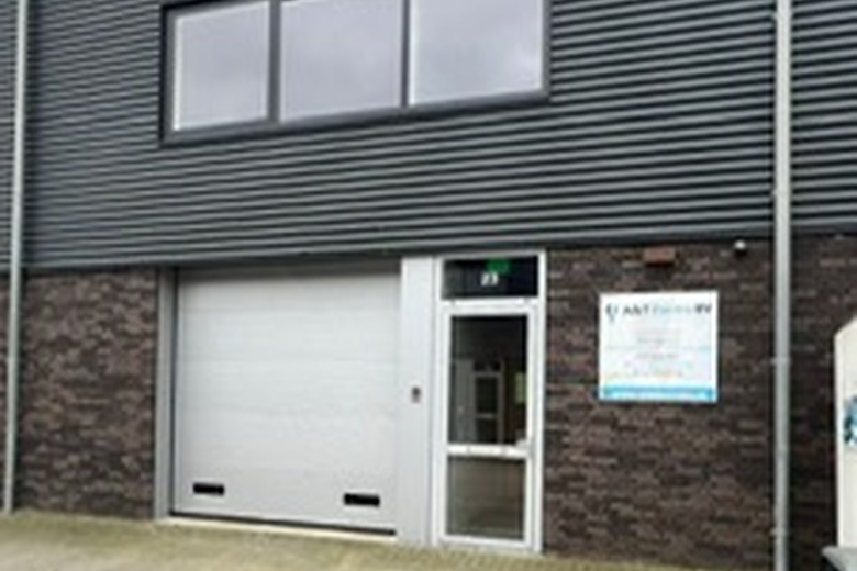 BedrijfsruimteaanSteenbakkerij 23<br/> inNieuwerkerk aan den IJssel