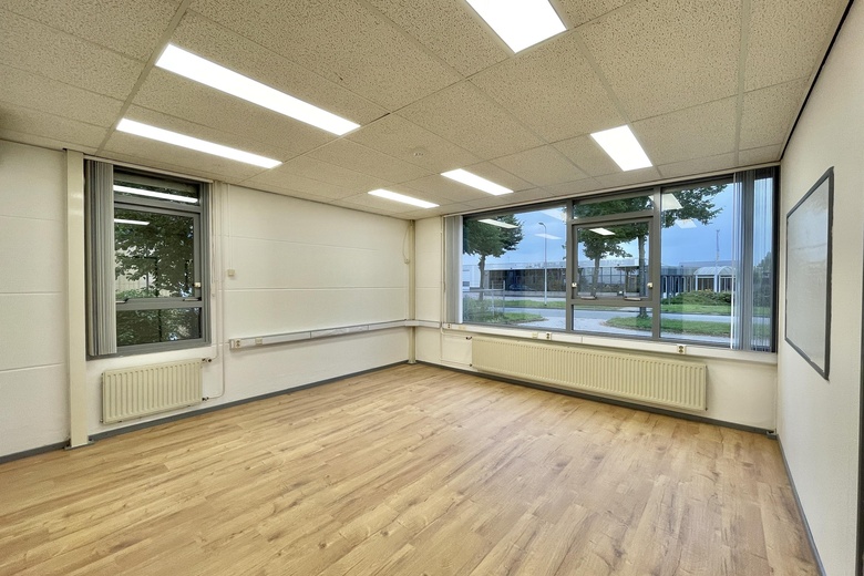 KantoorruimteaanRevisieweg 18<br/> inEmmeloord KantoorruimteaanRevisieweg 18<br/> inEmmeloord