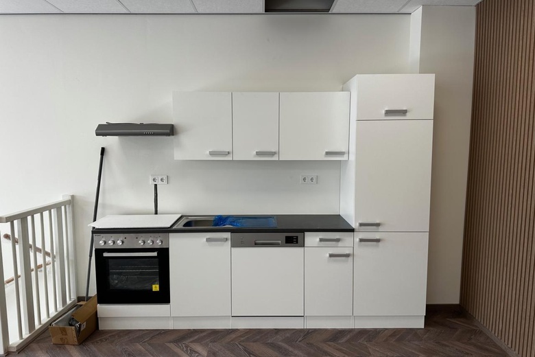 BedrijfsruimteaanIndustrieweg 12<br/> inZoeterwoude