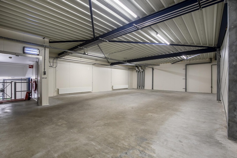 BedrijfsruimteaanIJzersteden 7<br/> inEnschede BedrijfsruimteaanIJzersteden 7<br/> inEnschede