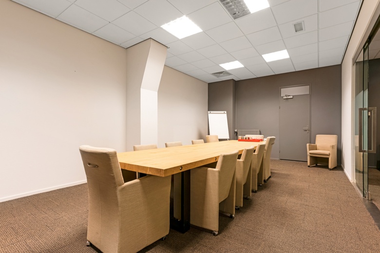 BedrijfsruimteaanVeestraat 42<br/> inLinne BedrijfsruimteaanVeestraat 42<br/> inLinne