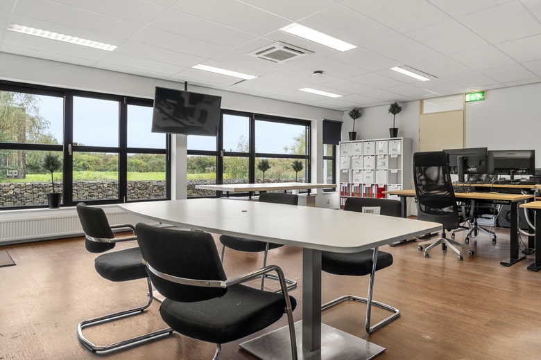 BedrijfsruimteaanExa 10<br/> inZevenaar