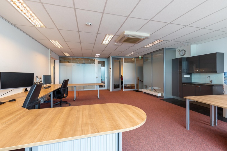 BedrijfsruimteaanPesetaweg 121<br/> inNieuw-Vennep