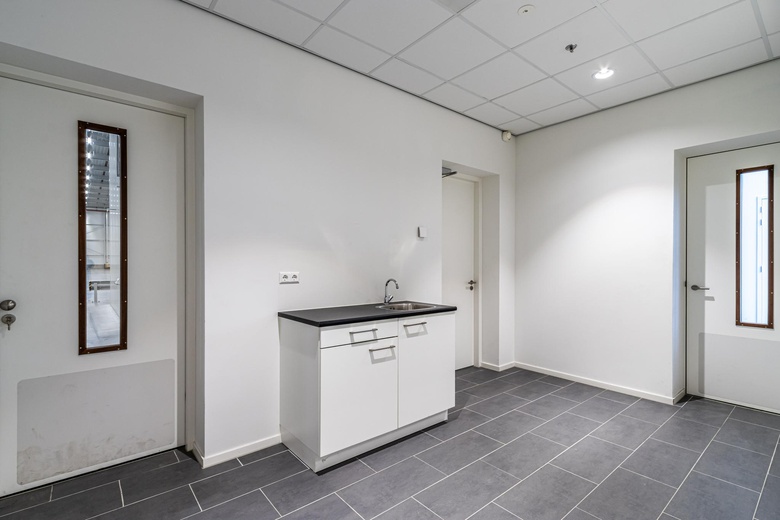 BedrijfsruimteaanTufsteen 3<br/> inHoofddorp BedrijfsruimteaanTufsteen 3<br/> inHoofddorp