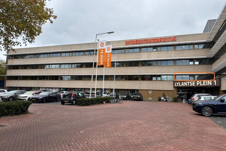 Bekijk foto 1 van Lylantse Plein 1