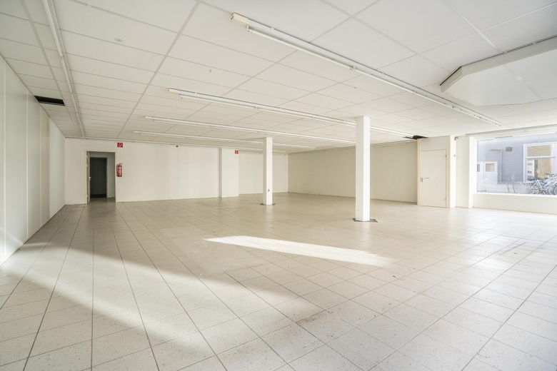 WinkelruimteaanFonteinstraat 42<br/> inLeerdam WinkelruimteaanFonteinstraat 42<br/> inLeerdam