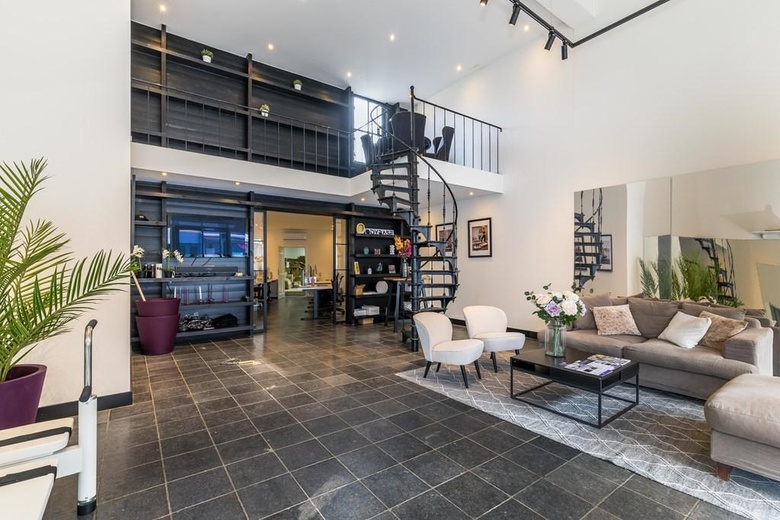 WinkelruimteaanBergse Dorpsstraat 71<br/> inRotterdam WinkelruimteaanBergse Dorpsstraat 71<br/> inRotterdam