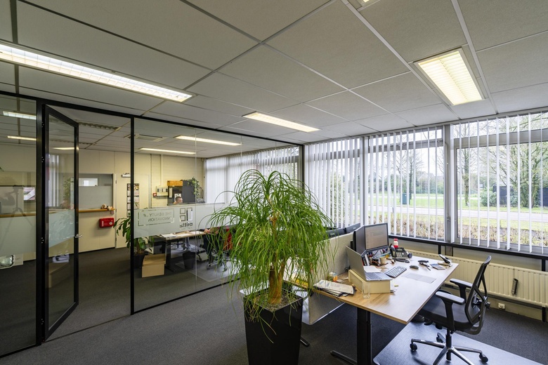 BedrijfsruimteaanMaasheseweg 77<br/> inVenray BedrijfsruimteaanMaasheseweg 77<br/> inVenray