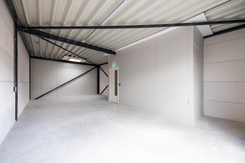 BedrijfsruimteaanKabelweg 45<br/> inRoelofarendsveen BedrijfsruimteaanKabelweg 45<br/> inRoelofarendsveen