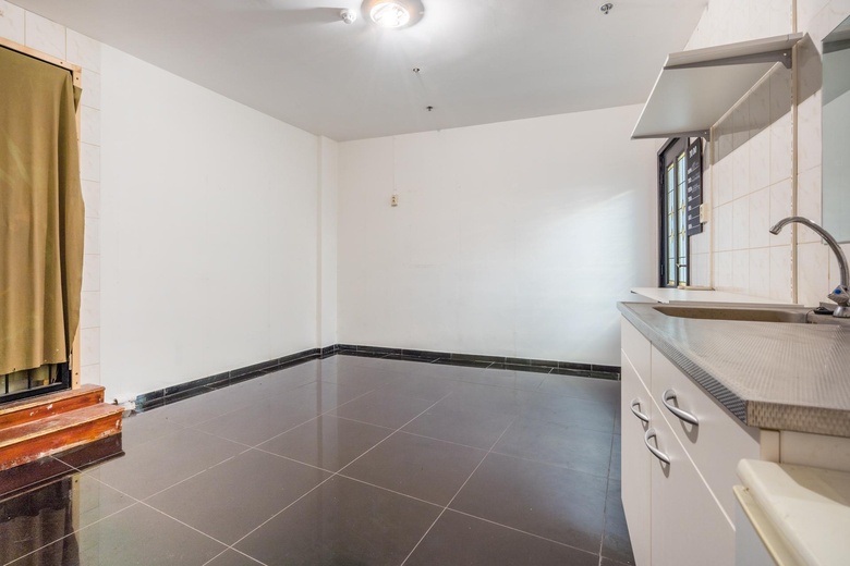 WinkelruimteaanPassage 25 b<br/> inRoosendaal WinkelruimteaanPassage 25 b<br/> inRoosendaal