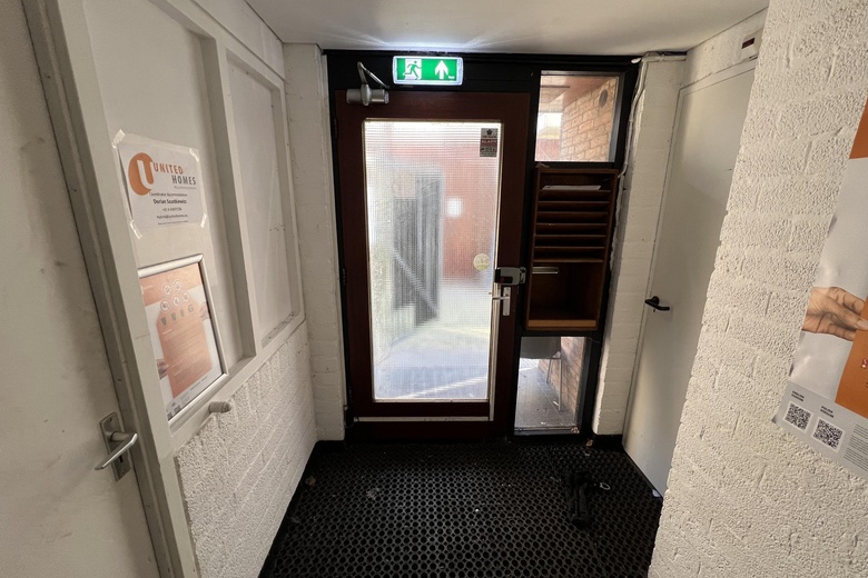BedrijfsruimteaanAris van Broekweg 4 - 8<br/> inZaandam BedrijfsruimteaanAris van Broekweg 4 - 8<br/> inZaandam