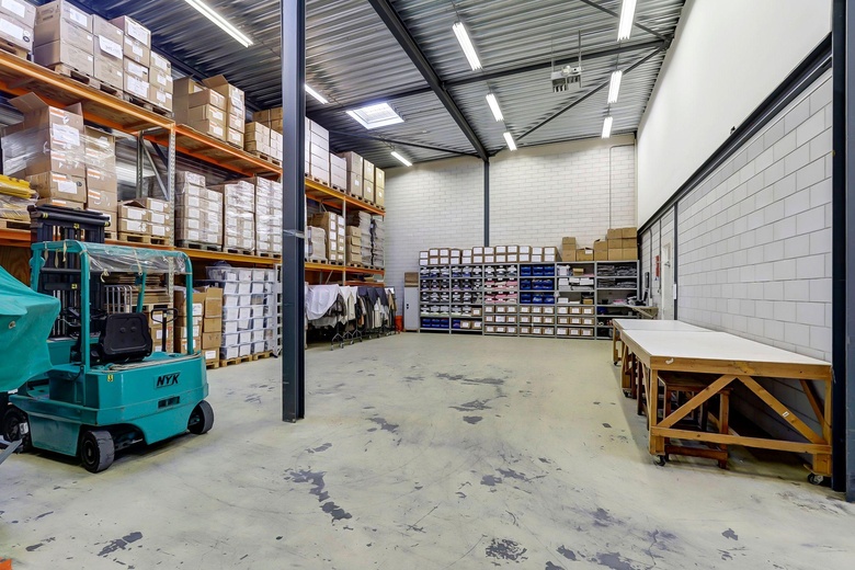 BedrijfsruimteaanDe Lasso-Zuid 9<br/> inRoelofarendsveen