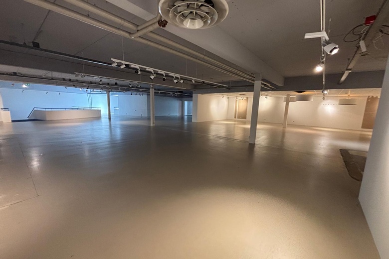WinkelruimteaanVenlosingel 21<br/> inArnhem WinkelruimteaanVenlosingel 21<br/> inArnhem