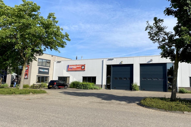 BedrijfsruimteaanZandweistraat 10<br/> inWaardenburg BedrijfsruimteaanZandweistraat 10<br/> inWaardenburg