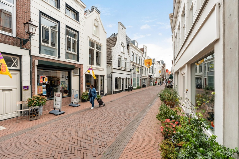 WinkelruimteaanHoogstraat 145<br/> inSchiedam