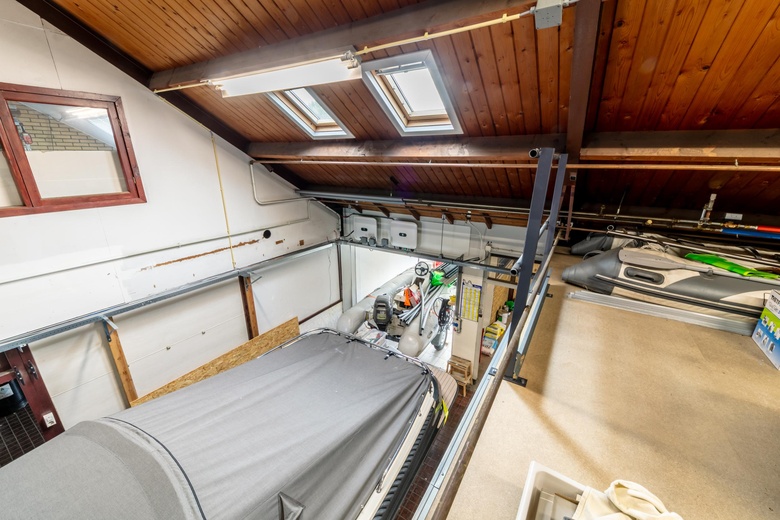 BedrijfsruimteaanMolendijk 11<br/> inRockanje