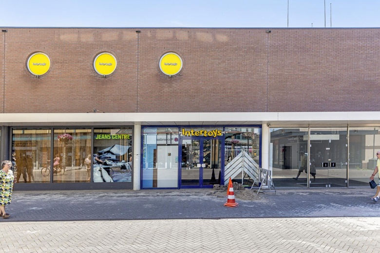 WinkelruimteaanRoselaarplein 17 - 31<br/> inRoosendaal