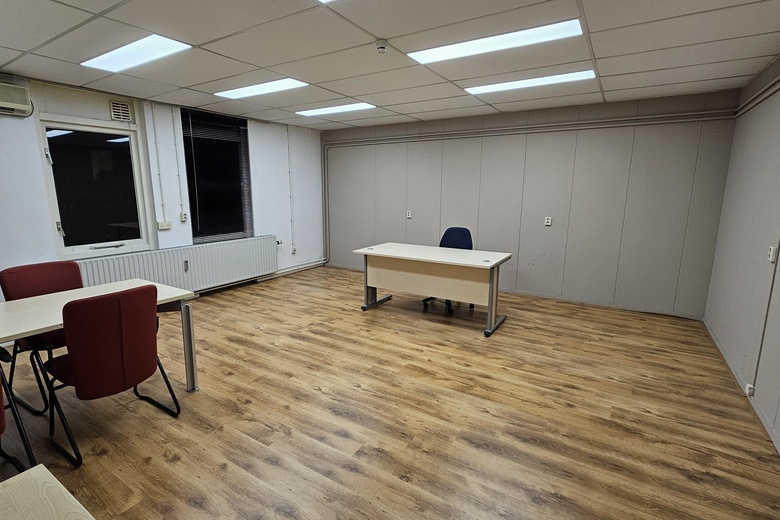 BedrijfsruimteaanJules Verneweg 15<br/> inEmmen