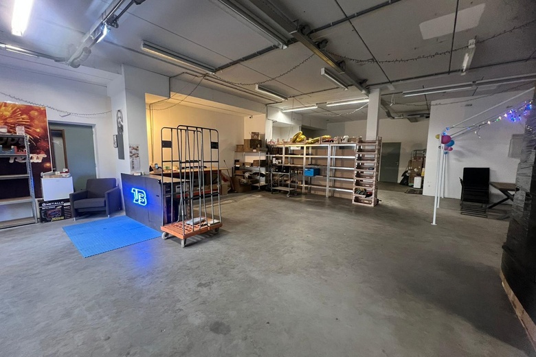 BedrijfsruimteaanLeeuwarderstraatweg 129<br/> inHeerenveen BedrijfsruimteaanLeeuwarderstraatweg 129<br/> inHeerenveen