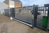 Bekijk foto 4 van Mathenessestraat 43