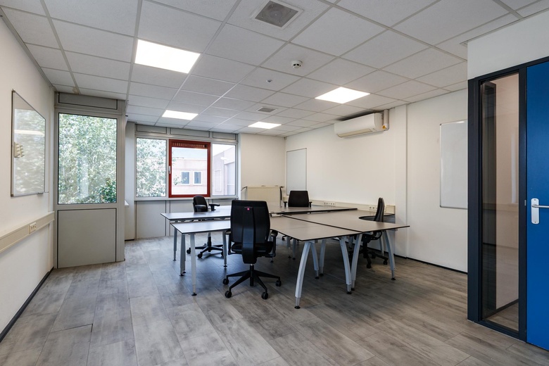 BedrijfsruimteaanBergveste 12<br/> inHouten BedrijfsruimteaanBergveste 12<br/> inHouten