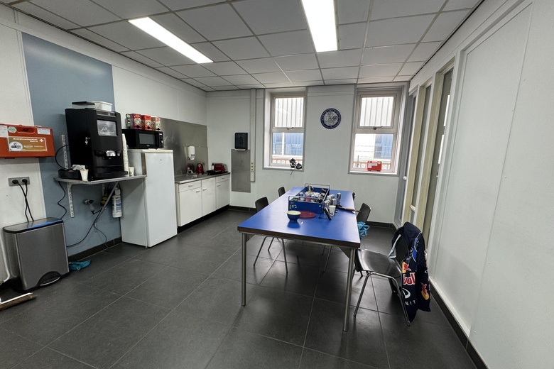 BedrijfsruimteaanSluispolderweg 44 C<br/> inZaandam BedrijfsruimteaanSluispolderweg 44 C<br/> inZaandam
