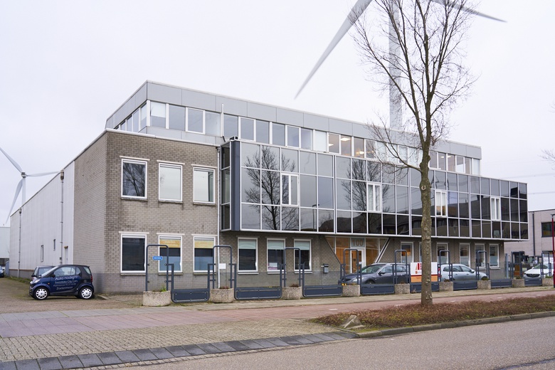 BedrijfsruimteaanPlatinastraat 100<br/> inZoetermeer BedrijfsruimteaanPlatinastraat 100<br/> inZoetermeer