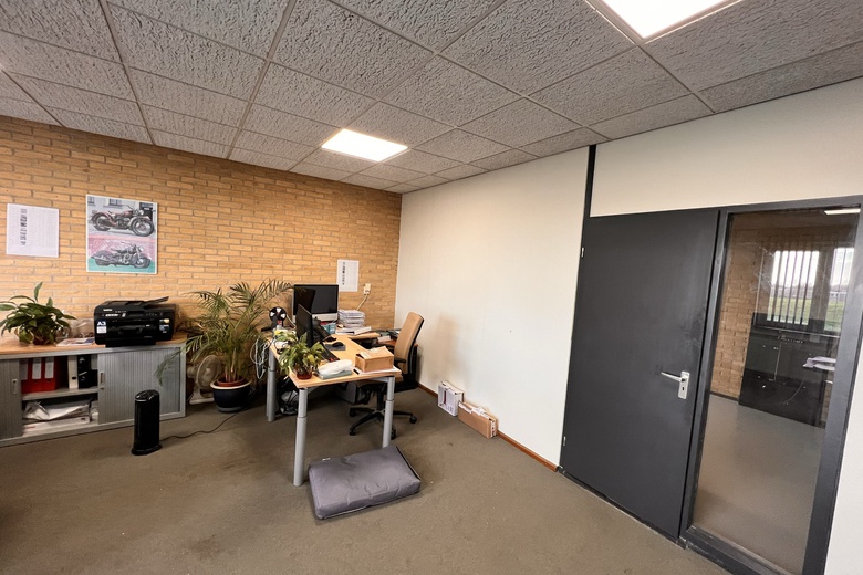 KantoorruimteaanSluisweg 11 a<br/> inLemmer KantoorruimteaanSluisweg 11 a<br/> inLemmer