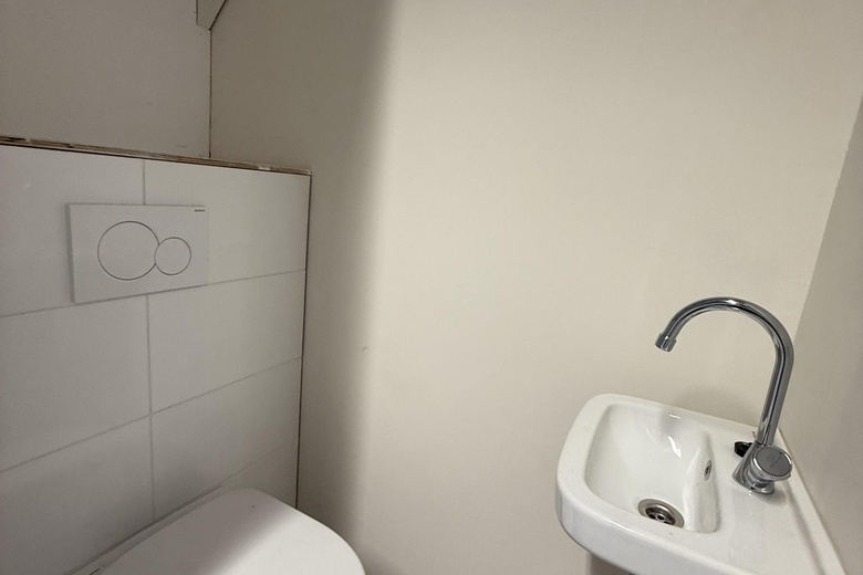 BedrijfsruimteaanNijverheidslaan 8 L<br/> inWeesp BedrijfsruimteaanNijverheidslaan 8 L<br/> inWeesp