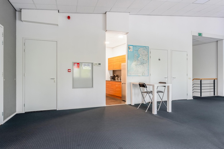 BedrijfsruimteaanLeeghwaterstraat 23<br/> inSliedrecht